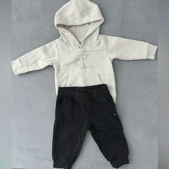 Calvin Klein baby matching set - Picture 2 of 6